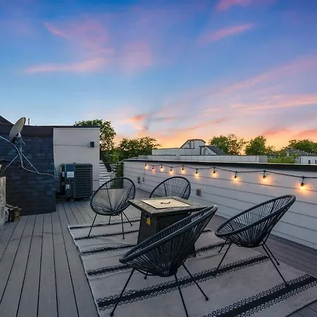2 Homes - Sleeps 15 Guests - 2 Miles To Honky Tonks